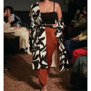 11 Honore Shayla Cropped Black Tank Top